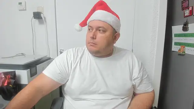 Snapshot of BigromeoXX chatting on 12-14-24, 07:14 BigromeoXX online show from 12-14-24, 07:14