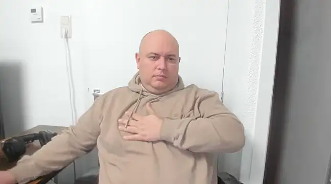 Snapshot of BigromeoXX chatting on 02-14-25, 07:02 BigromeoXX online show from 02-14-25, 07:02