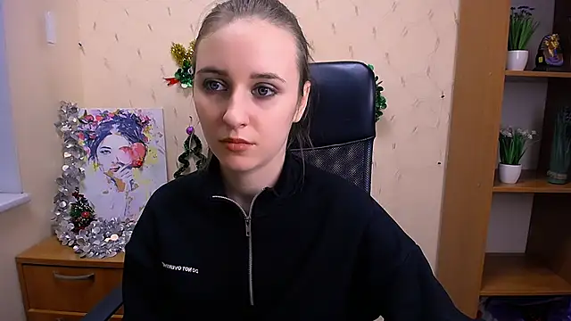 Snapshot of _Nicole_new chatting on 12-14-24, 03:47  Nicole new online show from 12-14-24, 03:47