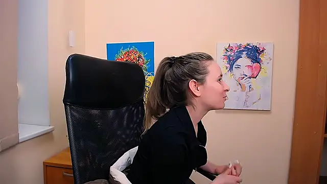 Snapshot of _Nicole_new chatting on 03-14-25, 06:39  Nicole new online show from 03-14-25, 06:39