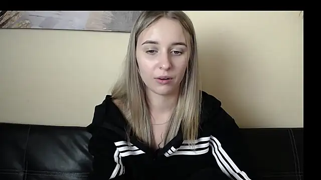 Snapshot of _Nicole_new chatting on 11-14-25, 01:43 Nicole new online show from 11-14-25, 01:43