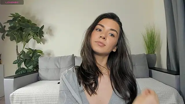 Snapshot of NicoleLuv chatting on 12-19-24, 01:07 NicoleLuv online show from 12-19-24, 01:07