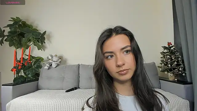 Snapshot of NicoleLuv chatting on 12-30-24, 01:47 NicoleLuv online show from 12-30-24, 01:47