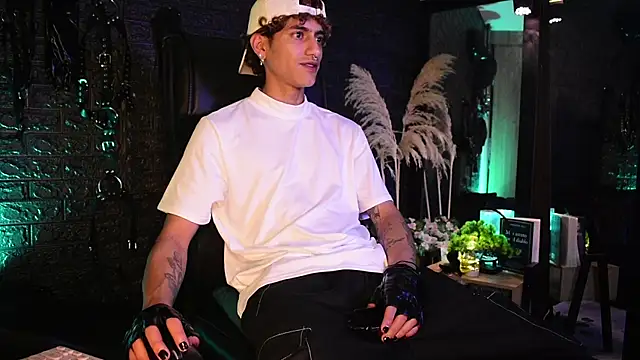 Snapshot of DemonKush-- chatting on 10-29-25, 08:54 DemonKush-- online show from 10-29-25, 08:54