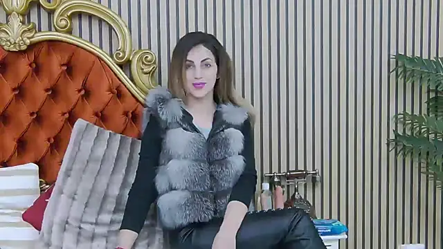 Snapshot of EmaSkyes chatting on 03-08-25, 10:32 EmaSkyes online show from 03-08-25, 10:32