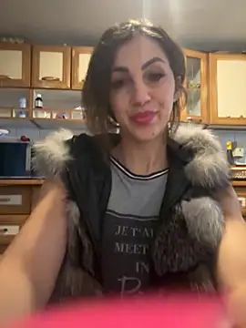 Snapshot of EmaSkyes chatting on 09-17-25, 04:47 EmaSkyes online show from 09-17-25, 04:47