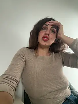 Snapshot of EmaSkyes chatting on 10-03-25, 07:16 EmaSkyes online show from 10-03-25, 07:16