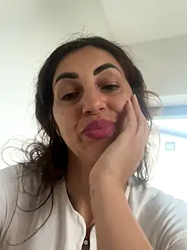 Snapshot of EmaSkyes chatting on 10-06-25, 07:50 EmaSkyes online show from 10-06-25, 07:50