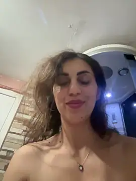 Snapshot of EmaSkyes chatting on 10-06-25, 08:06 EmaSkyes online show from 10-06-25, 08:06