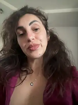 Snapshot of EmaSkyes chatting on 10-30-25, 08:16 EmaSkyes online show from 10-30-25, 08:16