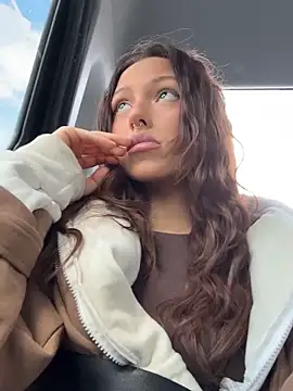 Leila Brooklyn online show from 04-24-26, 08:06