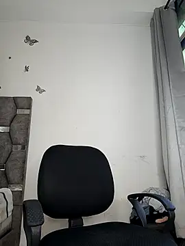 Snapshot of aurelialux chatting on 12-17-25, 09:32 aurelialux online show from 12-17-25, 09:32