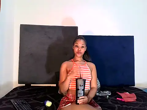 Snapshot of ReginaStar16 chatting on 03-19-25, 10:09 ReginaStar16 online show from 03-19-25, 10:09