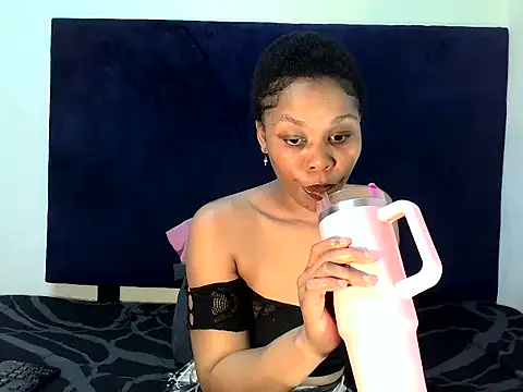 Snapshot of ReginaStar16 chatting on 09-17-25, 07:37 ReginaStar16 online show from 09-17-25, 07:37