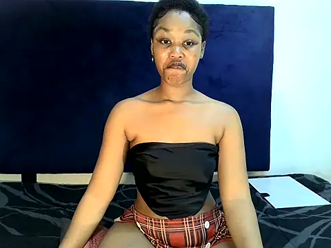 Snapshot of ReginaStar16 chatting on 10-30-25, 05:46 ReginaStar16 online show from 10-30-25, 05:46