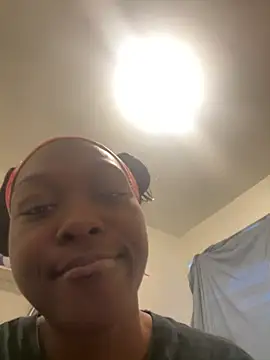 Snapshot of honeybrow chatting on 02-27-25, 11:26 honeybrow online show from 02-27-25, 11:26