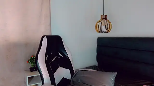 Oriana braom online show from 02-13-25, 05:54