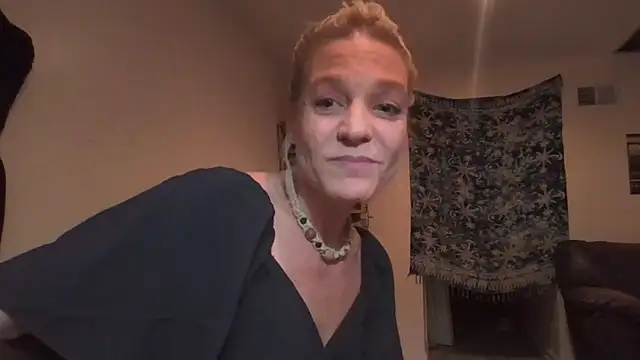 Snapshot of AddieAssets chatting on 12-05-24, 08:55 AddieAssets online show from 12-05-24, 08:55