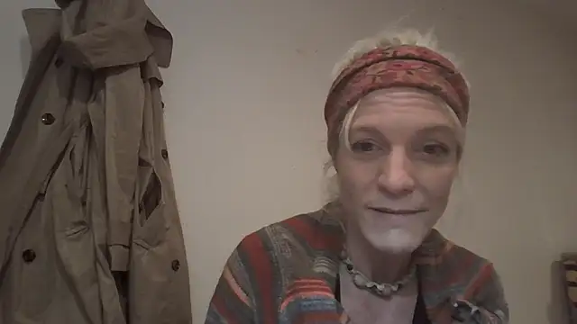 Snapshot of AddieAssets chatting on 12-06-24, 03:19 AddieAssets online show from 12-06-24, 03:19