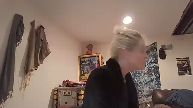 Snapshot of AddieAssets chatting on 12-12-24, 05:42 AddieAssets online show from 12-12-24, 05:42