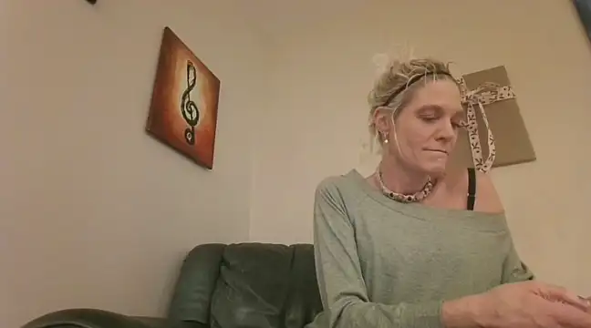 Snapshot of AddieAssets chatting on 12-26-24, 06:09 AddieAssets online show from 12-26-24, 06:09