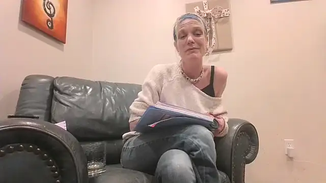 Snapshot of AddieAssets chatting on 12-27-24, 07:08 AddieAssets online show from 12-27-24, 07:08