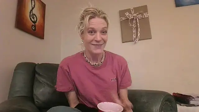 Snapshot of AddieAssets chatting on 12-28-24, 06:49 AddieAssets online show from 12-28-24, 06:49