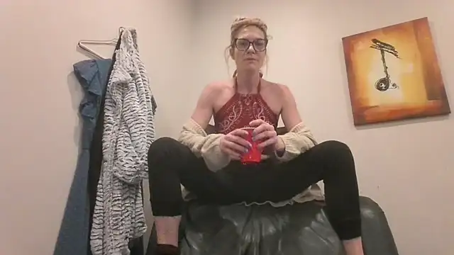 Snapshot of AddieAssets chatting on 09-29-25, 10:31 AddieAssets online show from 09-29-25, 10:31