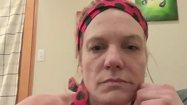 Snapshot of AddieAssets chatting on 11-12-25, 02:34 AddieAssets online show from 11-12-25, 02:34