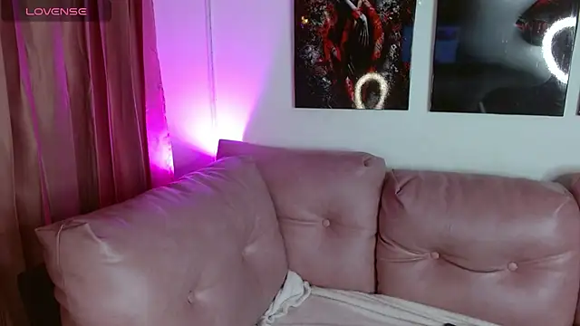 hinataleecs online show from 12-19-25, 10:50