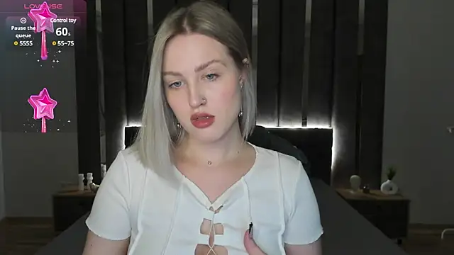 Snapshot of _Sarah_Soul_ chatting on 02-02-25, 12:40  Sarah Soul  online show from 02-02-25, 12:40