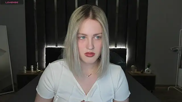 Snapshot of _Sarah_Soul_ chatting on 02-05-25, 12:42  Sarah Soul  online show from 02-05-25, 12:42