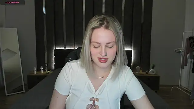 Snapshot of _Sarah_Soul_ chatting on 02-05-25, 03:45  Sarah Soul  online show from 02-05-25, 03:45