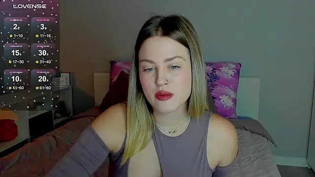 Snapshot of _Sarah_Soul_ chatting on 09-25-25, 12:03  Sarah Soul  online show from 09-25-25, 12:03