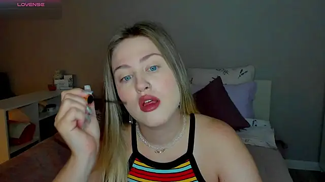 Snapshot of _Sarah_Soul_ chatting on 09-30-25, 12:04  Sarah Soul  online show from 09-30-25, 12:04
