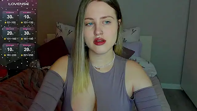 Snapshot of _Sarah_Soul_ chatting on 10-13-25, 12:21  Sarah Soul  online show from 10-13-25, 12:21
