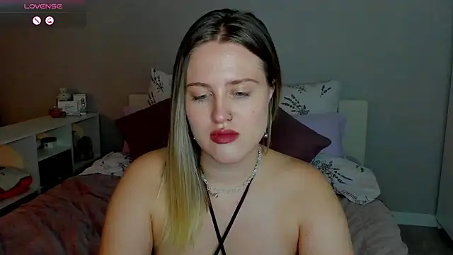 Snapshot of _Sarah_Soul_ chatting on 10-13-25, 12:27  Sarah Soul  online show from 10-13-25, 12:27