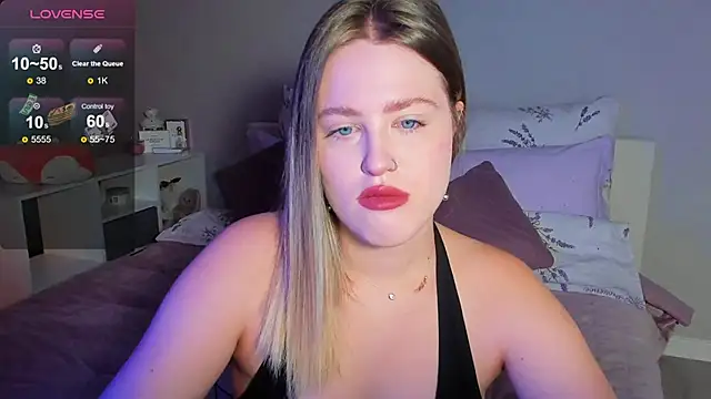 Snapshot of _Sarah_Soul_ chatting on 10-24-25, 12:19  Sarah Soul  online show from 10-24-25, 12:19
