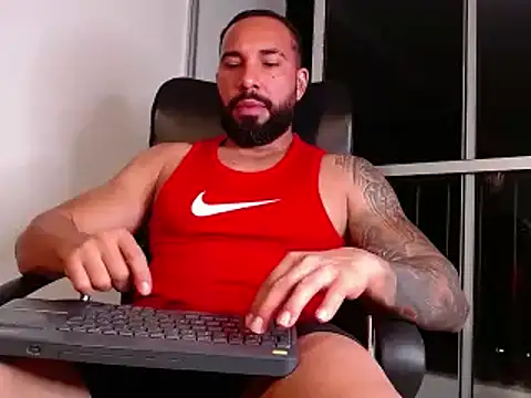 Snapshot of roman_muscle chatting on 02-21-25, 03:56 roman muscle online show from 02-21-25, 03:56