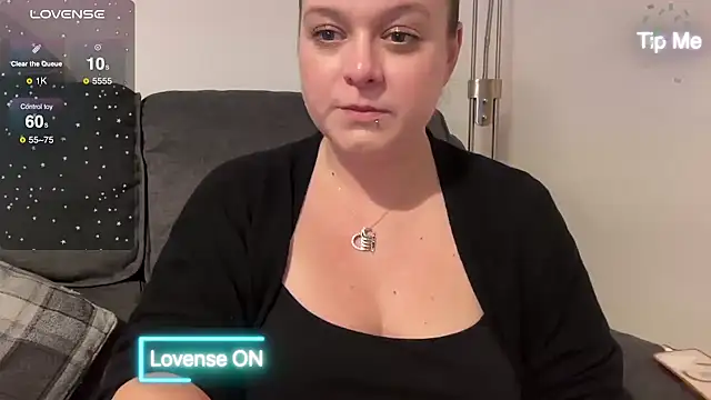 Snapshot of NaughtyWifeUK chatting on 12-04-24, 10:19 NaughtyWifeUK online show from 12-04-24, 10:19