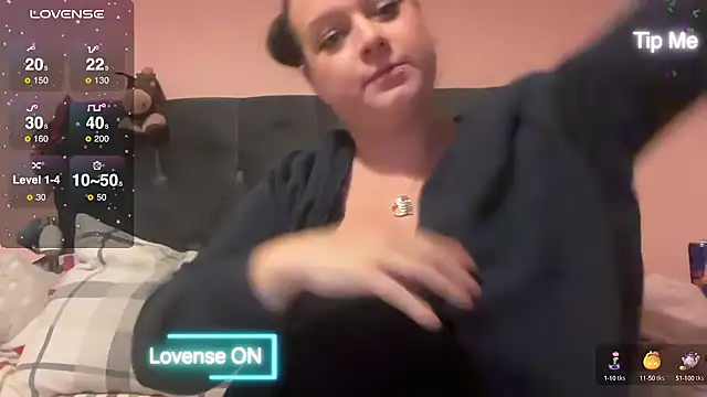 Snapshot of NaughtyWifeUK chatting on 12-13-24, 06:49 NaughtyWifeUK online show from 12-13-24, 06:49