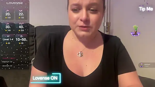 Snapshot of NaughtyWifeUK chatting on 12-31-24, 01:36 NaughtyWifeUK online show from 12-31-24, 01:36