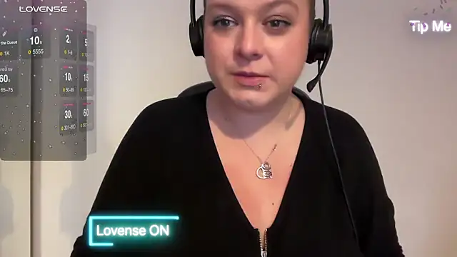 Snapshot of NaughtyWifeUK chatting on 01-05-25, 03:13 NaughtyWifeUK online show from 01-05-25, 03:13