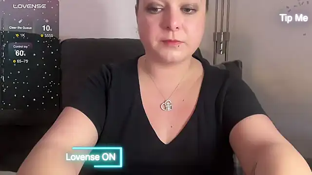 Snapshot of NaughtyWifeUK chatting on 02-08-25, 11:24 NaughtyWifeUK online show from 02-08-25, 11:24