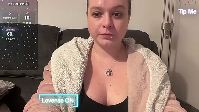 Snapshot of NaughtyWifeUK chatting on 02-21-25, 12:16 NaughtyWifeUK online show from 02-21-25, 12:16