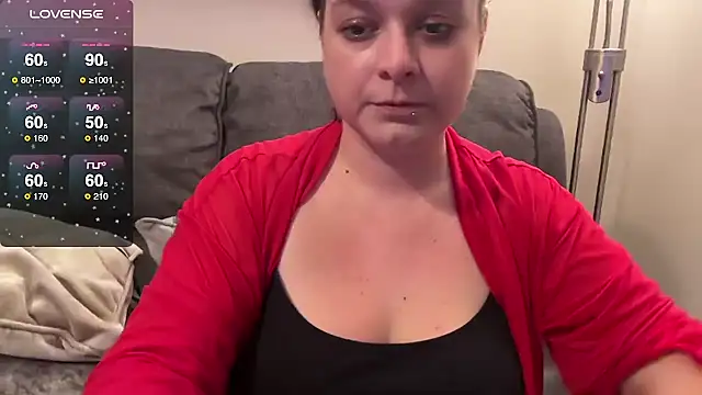 Snapshot of NaughtyWifeUK chatting on 11-14-25, 01:15 NaughtyWifeUK online show from 11-14-25, 01:15