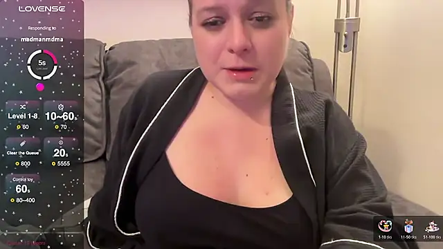 Snapshot of NaughtyWifeUK chatting on 11-21-25, 01:37 NaughtyWifeUK online show from 11-21-25, 01:37