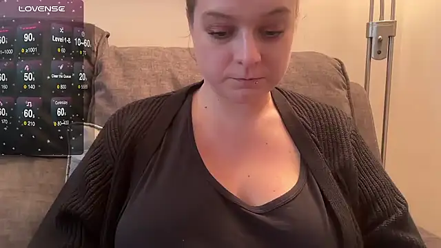 Snapshot of NaughtyWifeUK chatting on 12-05-25, 02:47 NaughtyWifeUK online show from 12-05-25, 02:47