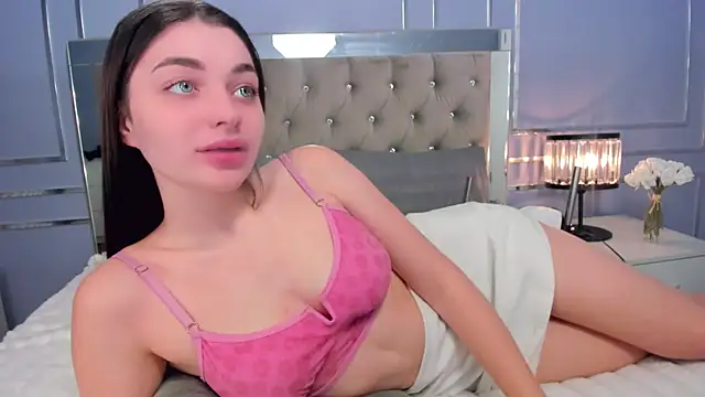 Snapshot of AngelinaWett chatting on 01-22-25, 07:25 AngelinaWett online show from 01-22-25, 07:25