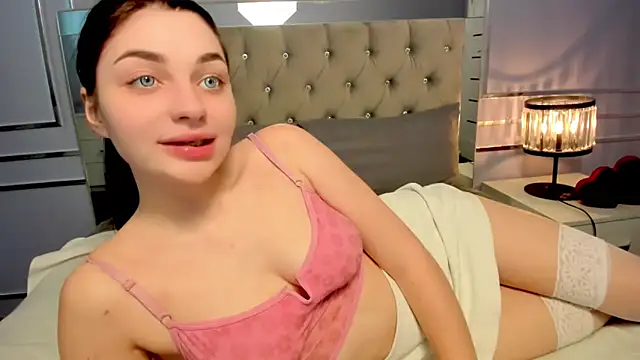 Snapshot of AngelinaWett chatting on 02-22-25, 10:18 AngelinaWett online show from 02-22-25, 10:18